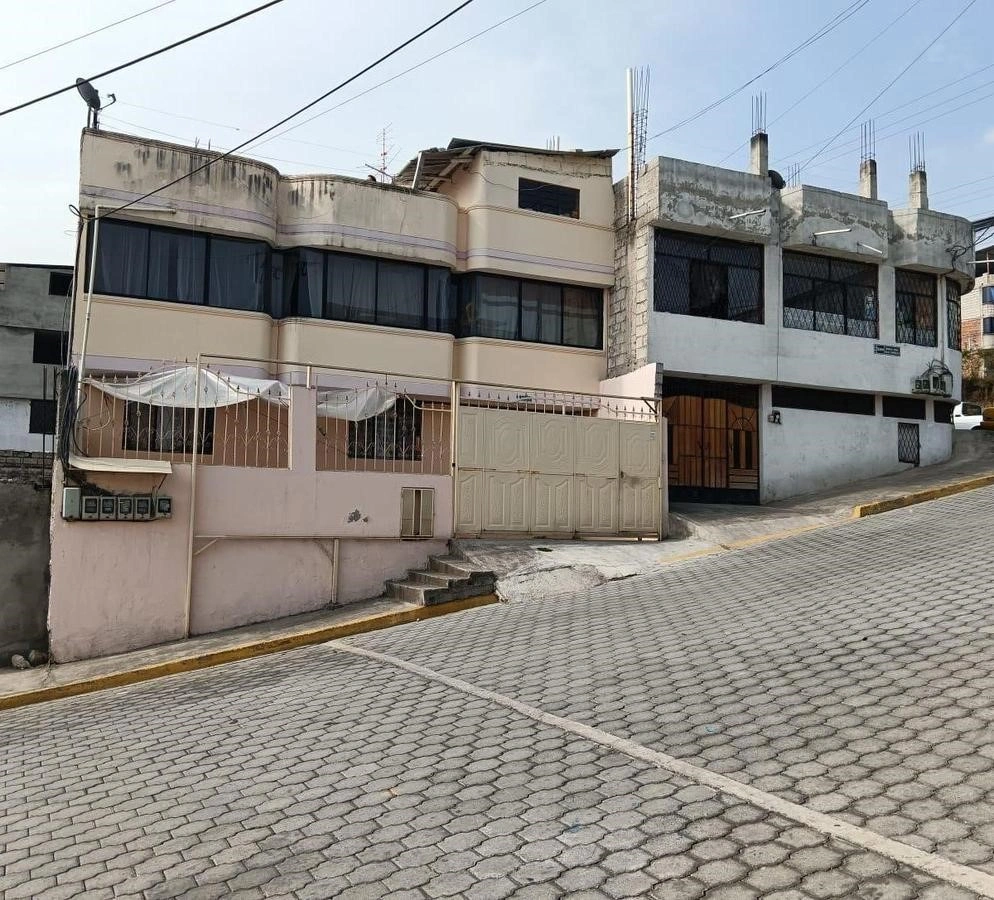 Дом 207 m² с садом в Кито, Эквадор