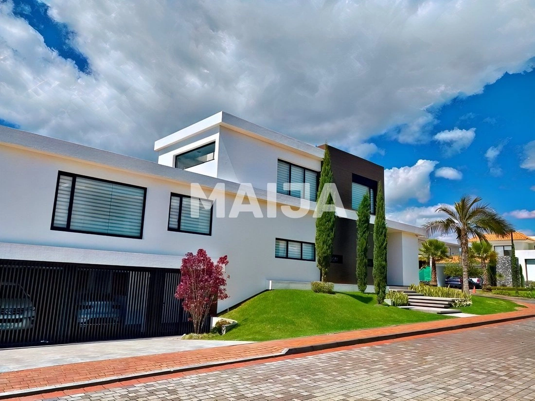 Дом 368 m2 с открытой кухней в Кито, Эквадор