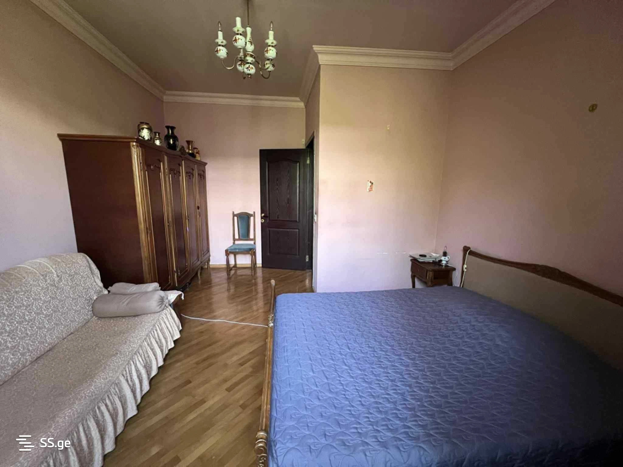 Просторная 5-комнатная квартира в Рустави, Грузия
