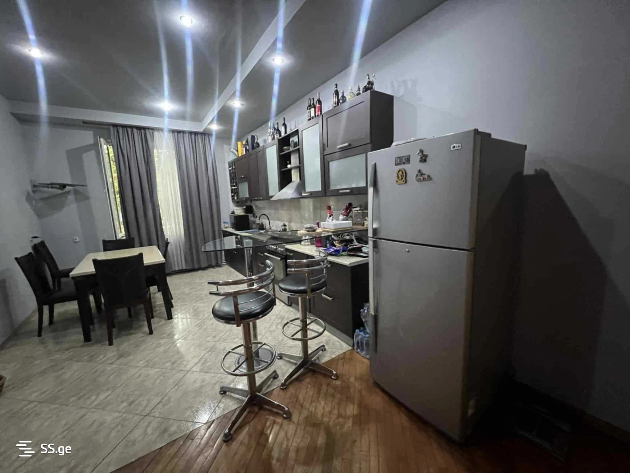 Просторная 5-комнатная квартира в Рустави, Грузия