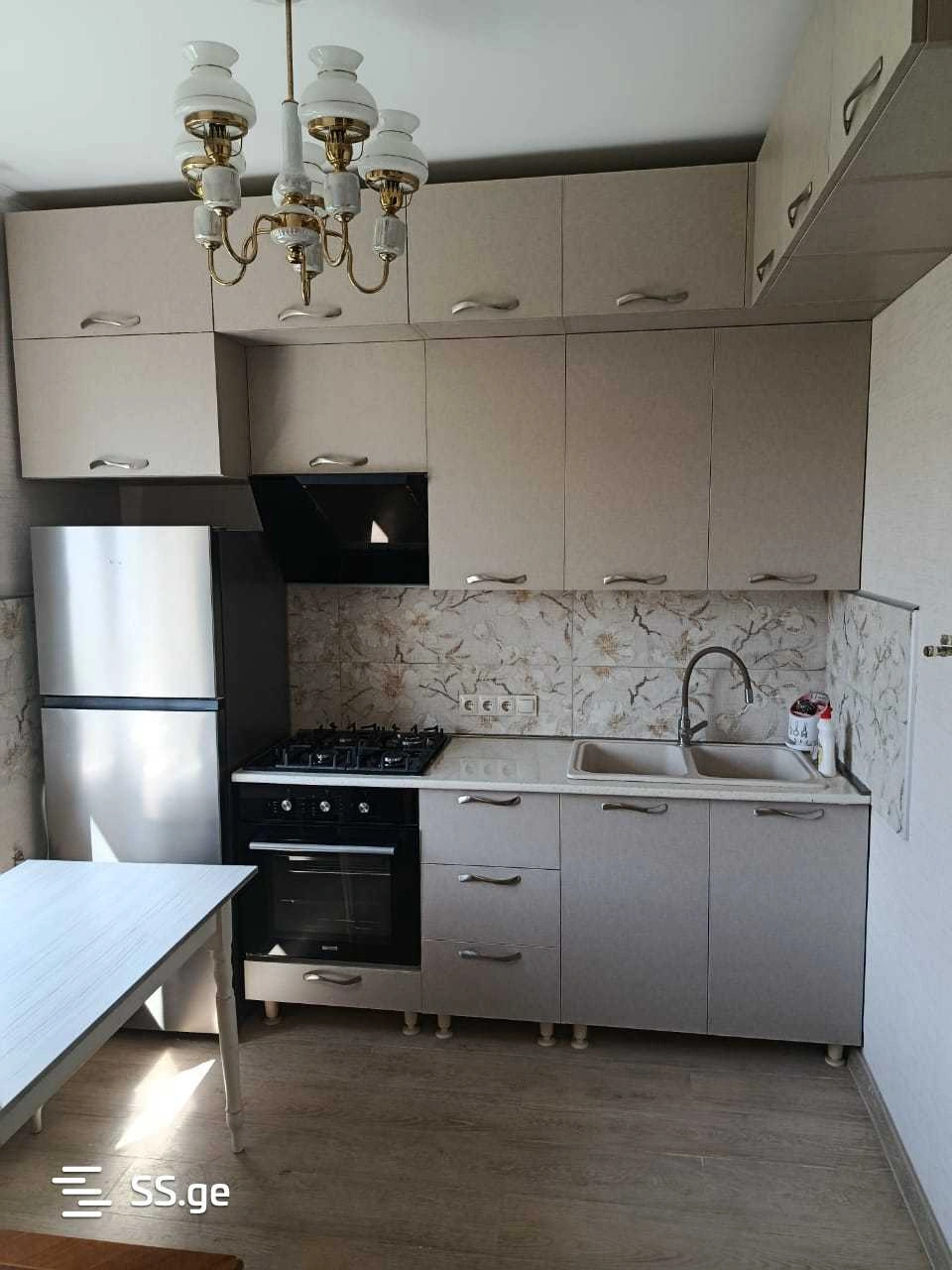 Отремонтированная 3‑комнатная квартира в Рустави, Грузия