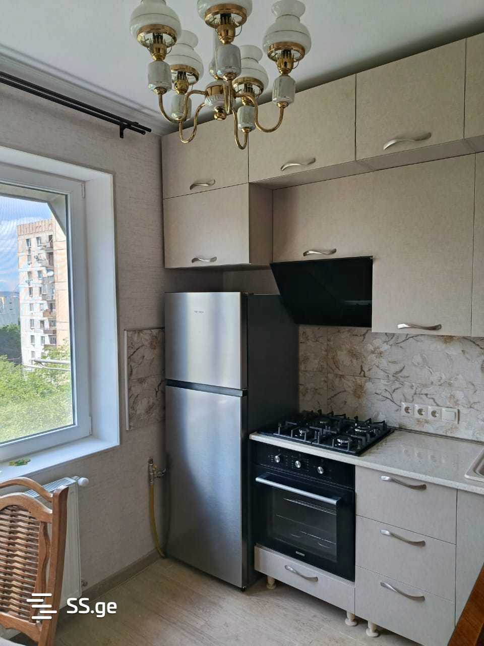 Отремонтированная 3‑комнатная квартира в Рустави, Грузия