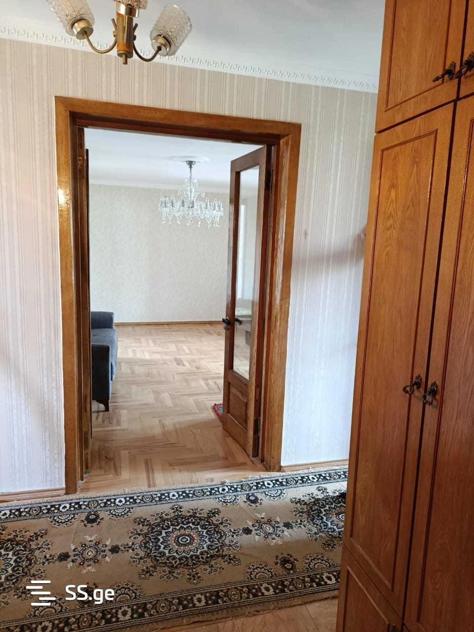 Отремонтированная 3‑комнатная квартира в Рустави, Грузия