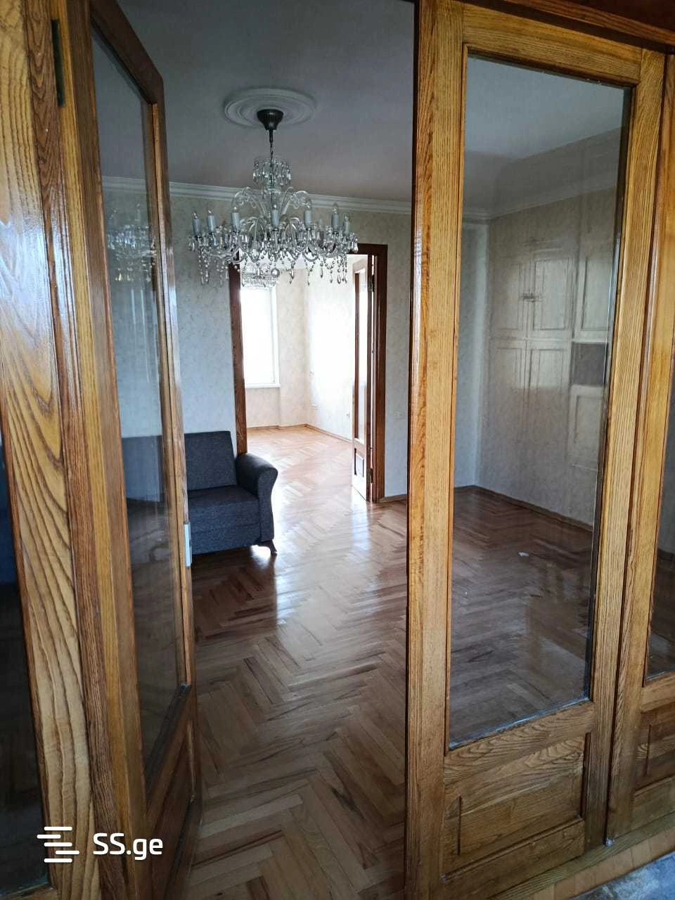 Отремонтированная 3‑комнатная квартира в Рустави, Грузия