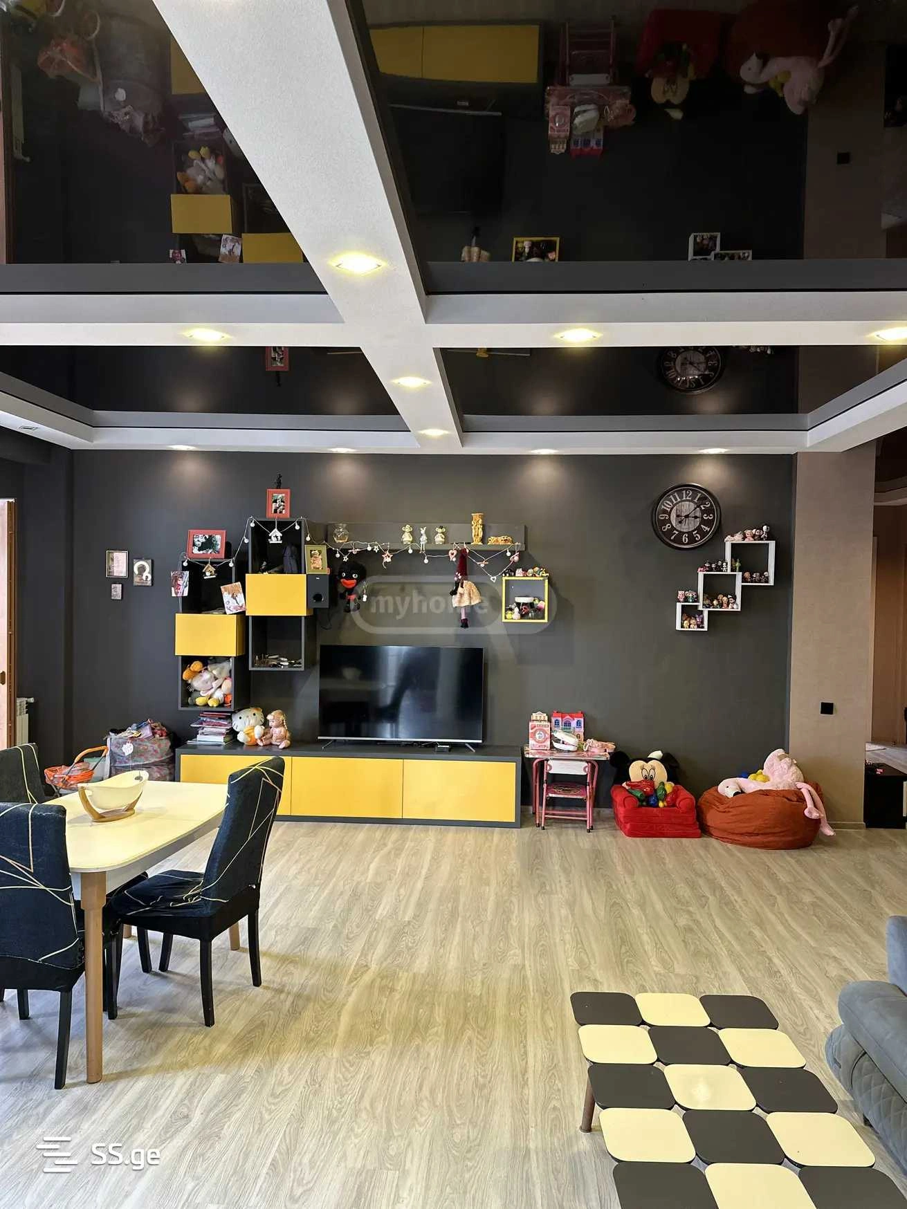 Просторная 4-комнатная квартира в Рустави, Грузия