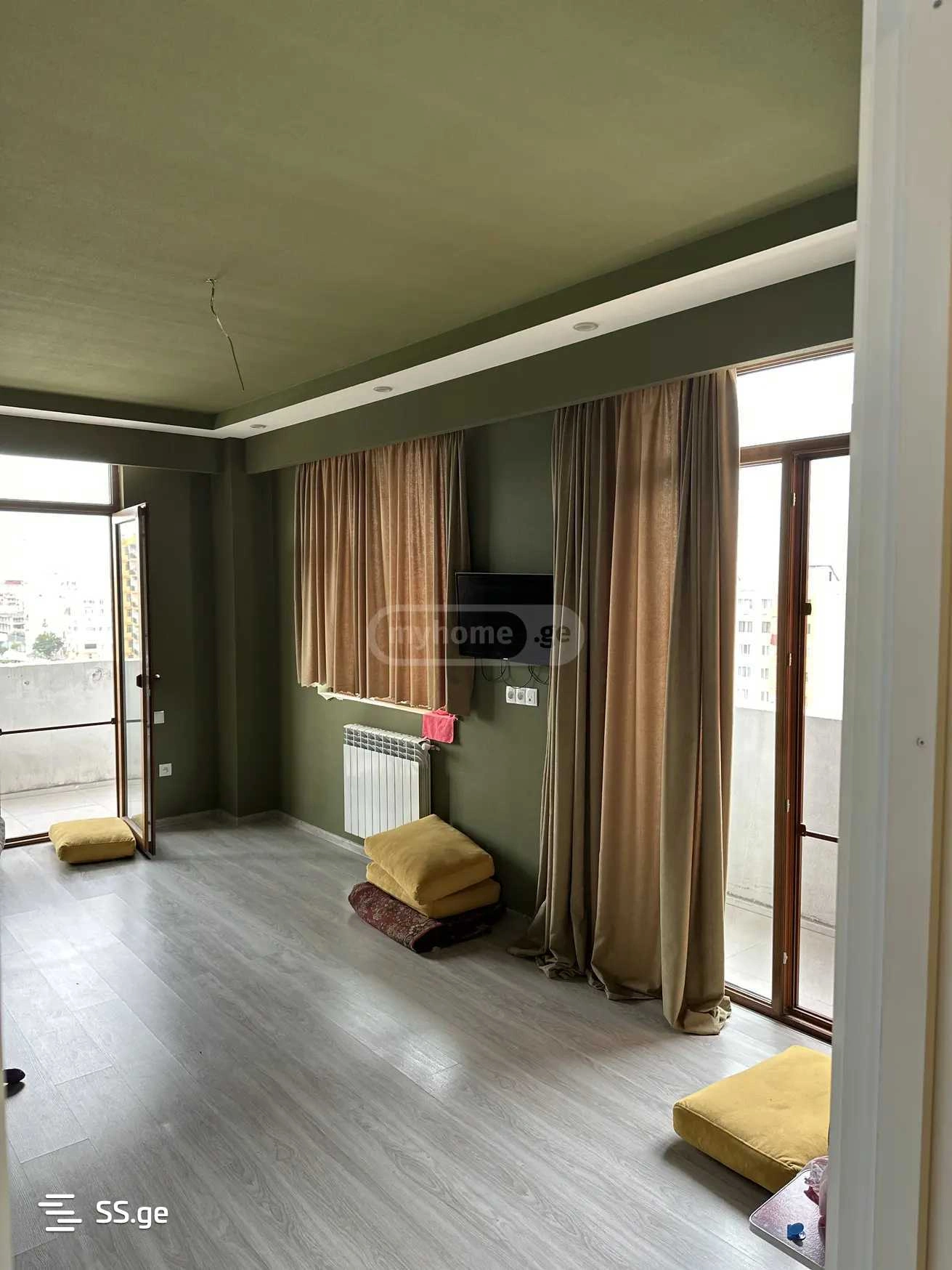 Просторная 4-комнатная квартира в Рустави, Грузия