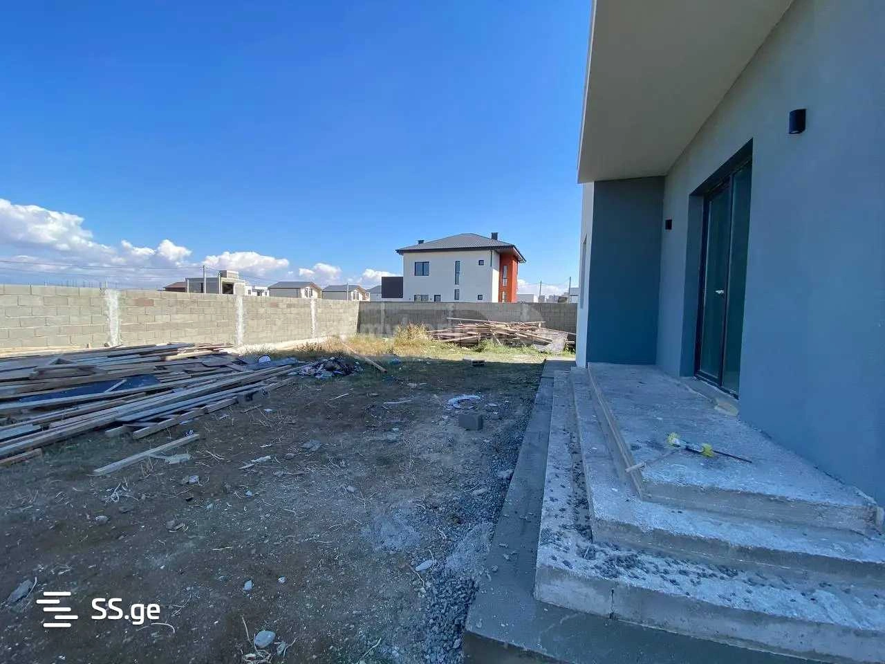 Просторный 4‑комнатный дом в Рустави, Грузия