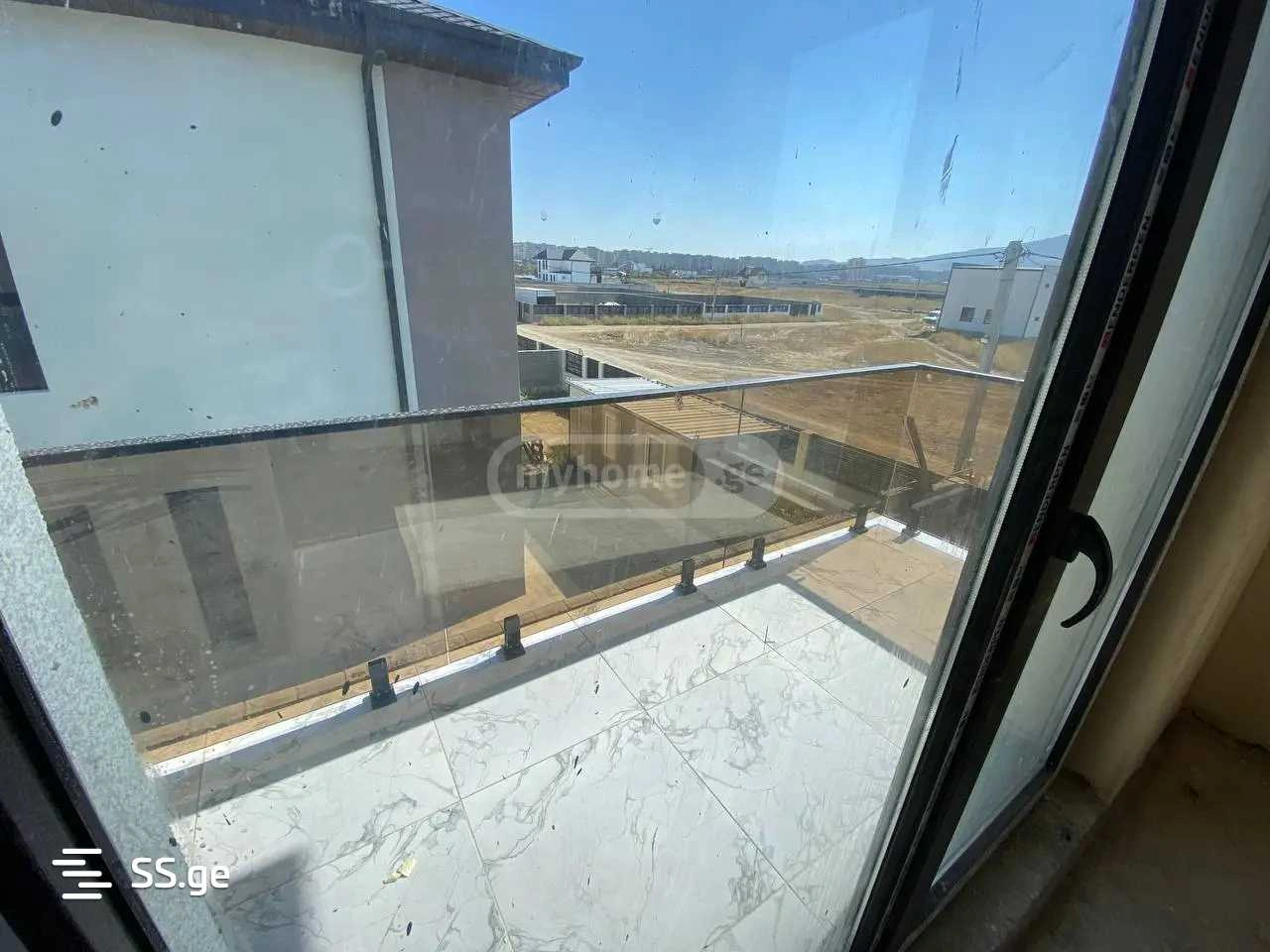 Просторный 4‑комнатный дом в Рустави, Грузия