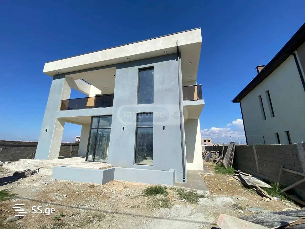 Просторный дом с 5 спальнями в Рустави, Грузия