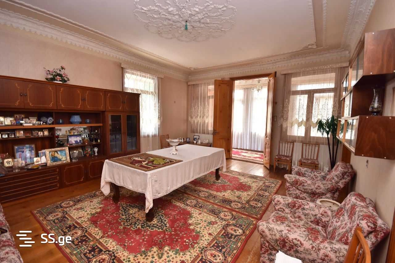 Просторный дом с 3 спальнями в Зугдиди, Грузия