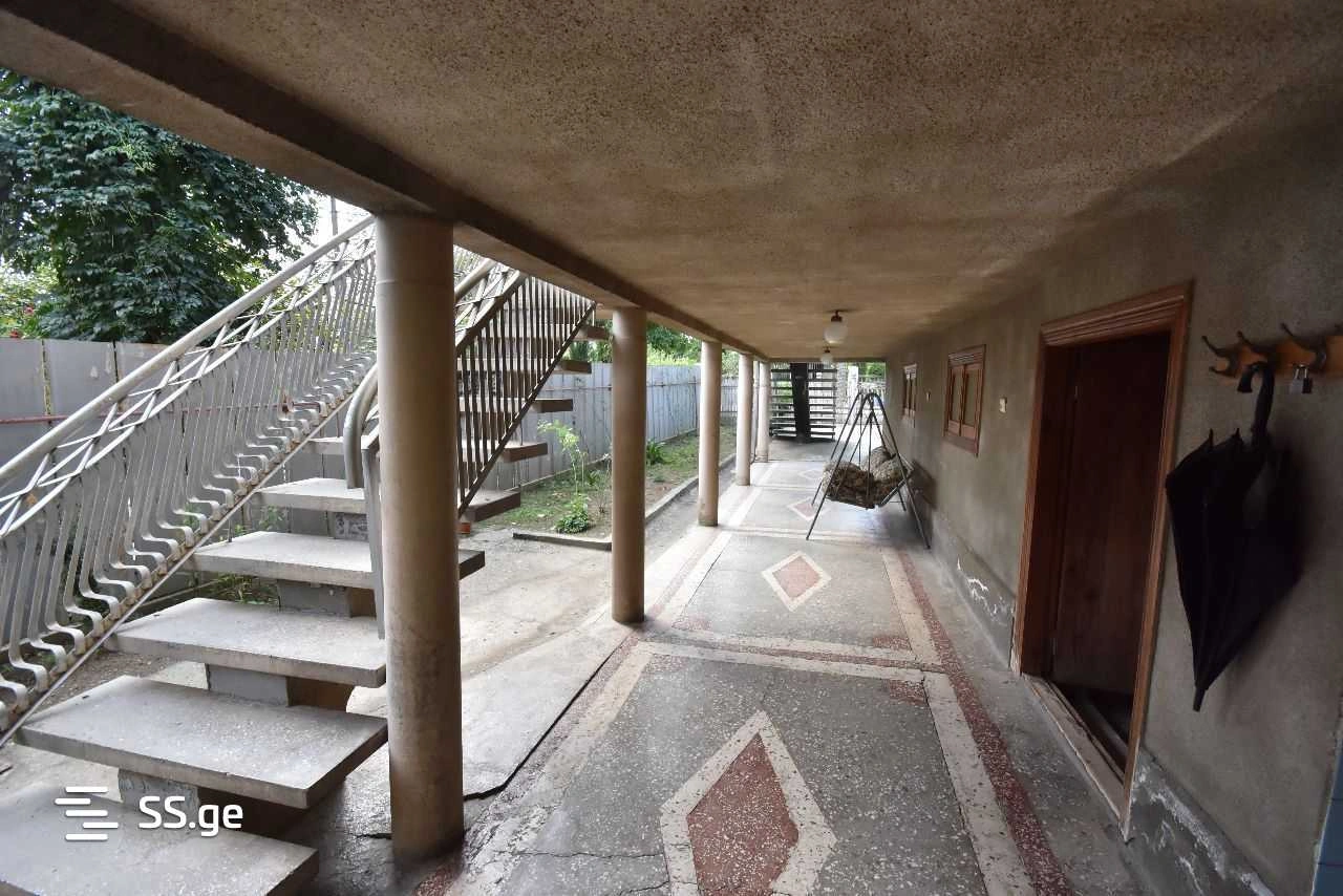 Просторный дом с 3 спальнями в Зугдиди, Грузия