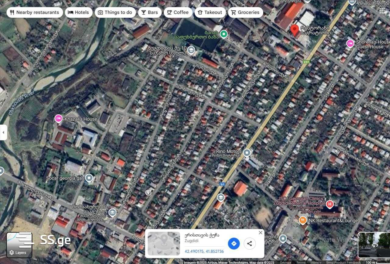 Просторный дом с четырьмя спальнями в Зугдиди, Грузия