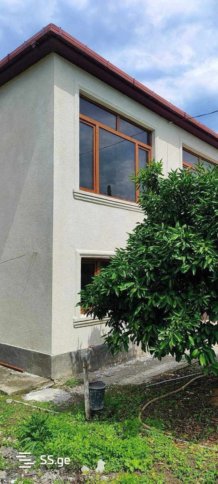 Просторный дом с четырьмя спальнями в Зугдиди, Грузия