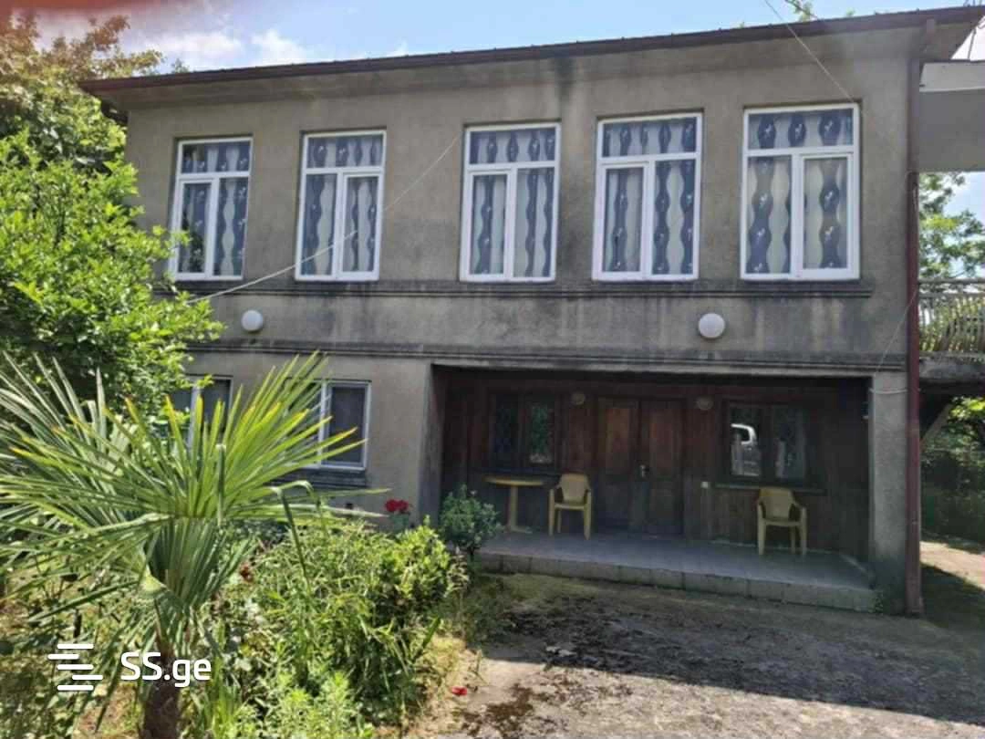 Просторный 4-комнатный дом в Зугдиди, Грузия