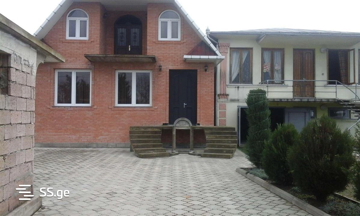 Уютный дом с 4 спальнями в Зугдиди, Грузия