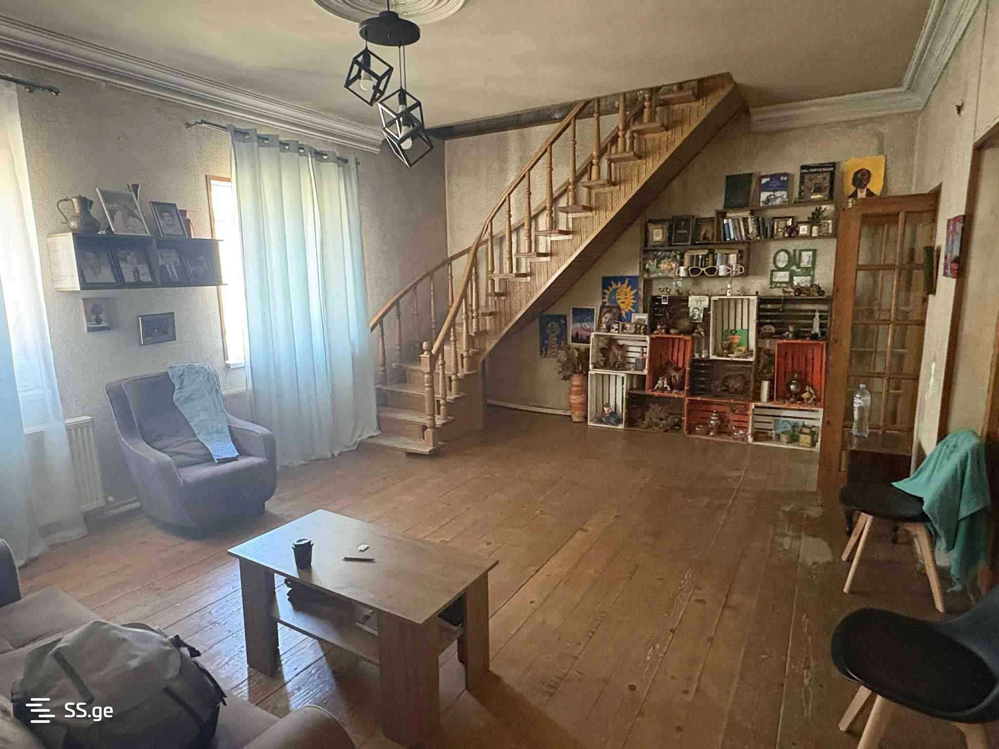 Просторная квартира с 4 спальнями в Гори, Грузия