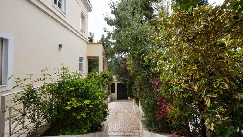 Просторная вилла 750 м2 с панорамным видом в Дионисосе, Греция