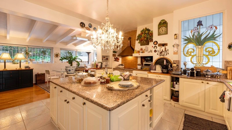 Просторная вилла 750 м2 с панорамным видом в Дионисосе, Греция