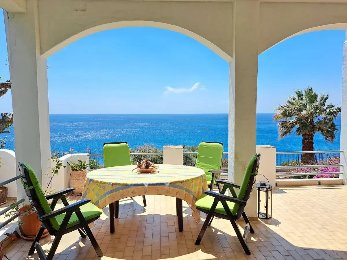 Современный дом 156 м2 у моря на острове Икария, Греция