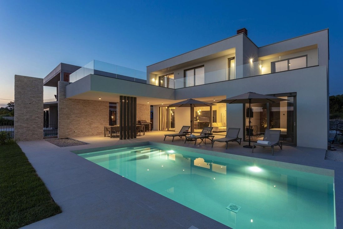 Вилла 4+1 с видом на море в Ровине, Хорватия