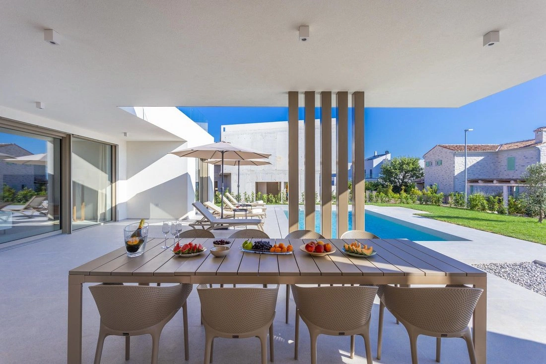 Вилла 4+1 с видом на море в Ровине, Хорватия