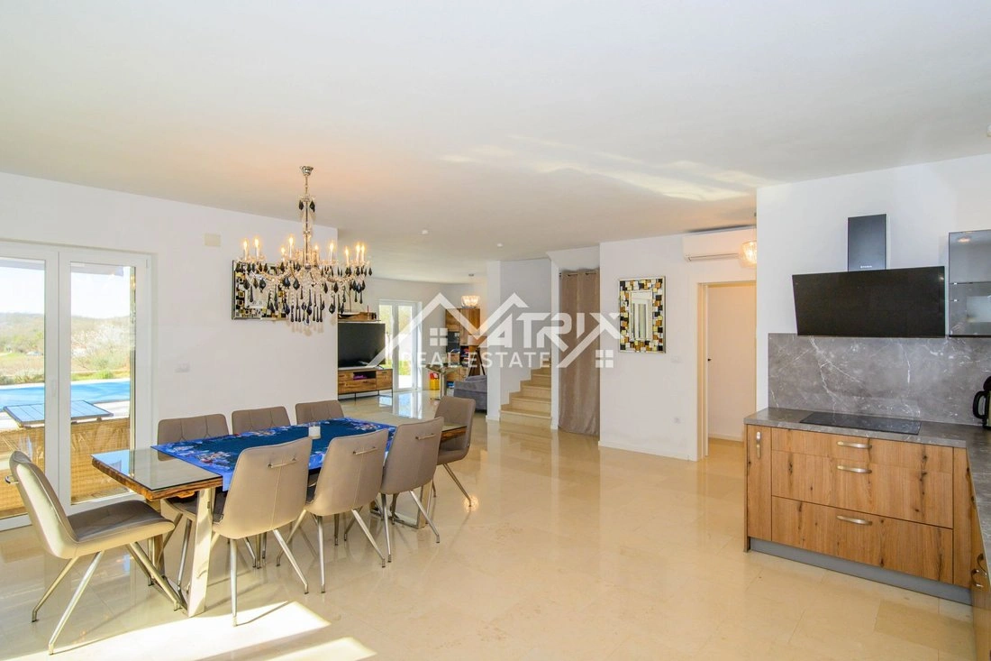 Дом 236 m2 с гардеробной в Ровине, Хорватия