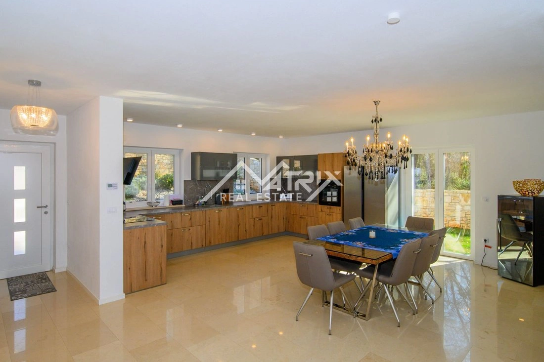 Дом 236 m2 с гардеробной в Ровине, Хорватия