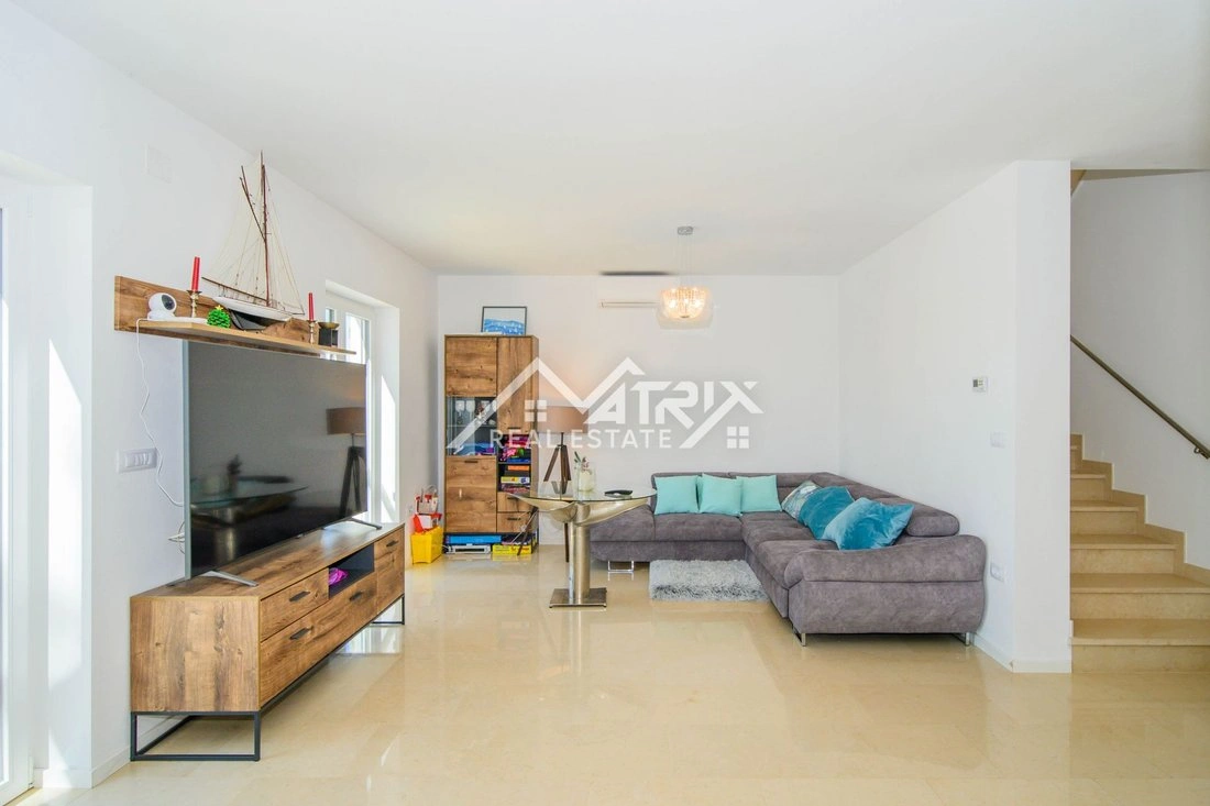 Дом 236 m2 с гардеробной в Ровине, Хорватия