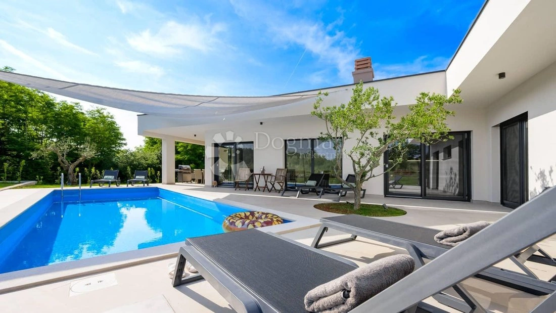 Дом 139 m2 с садом в Ровине, Хорватия