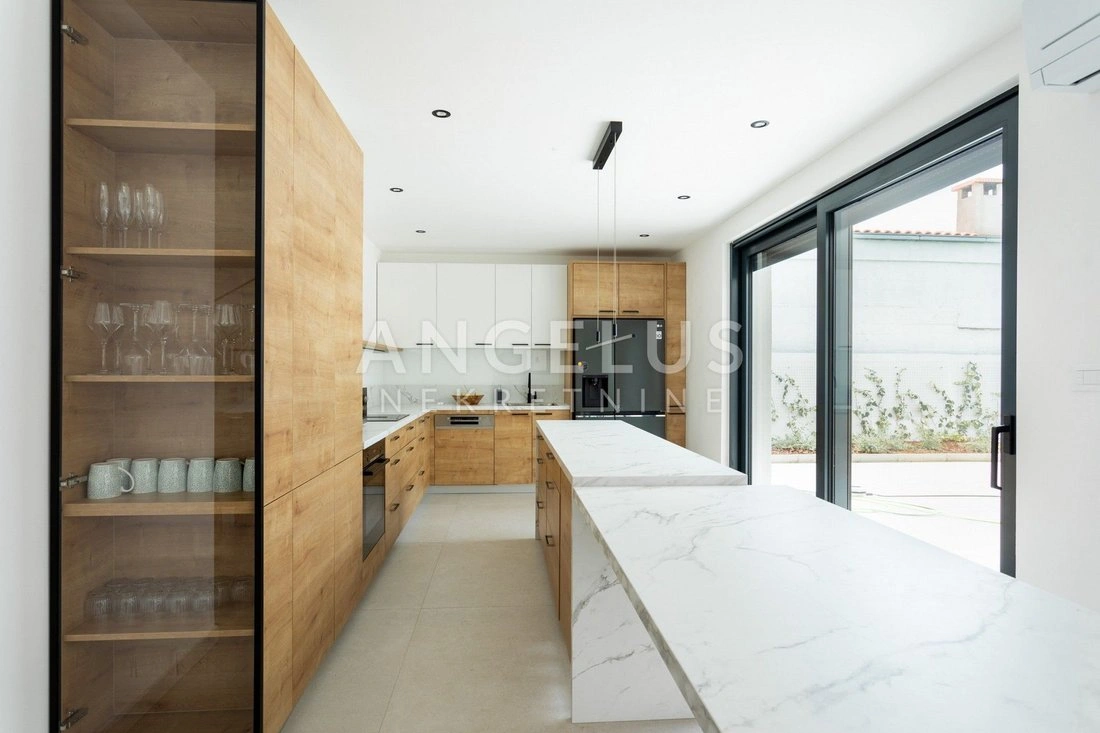 Дом 260 m2 с парковкой в Сплите, Хорватия