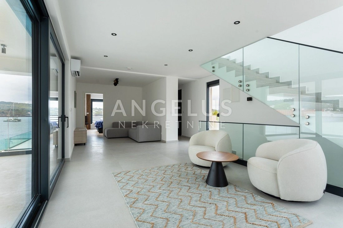 Дом 260 m2 с парковкой в Сплите, Хорватия