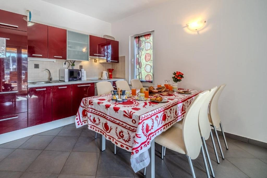 Вилла 322 m2 с открытой кухней в Сплите, Хорватия