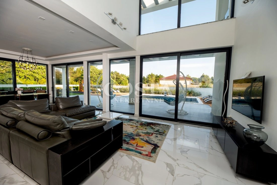 Дом 260 m2 с джакузи в Задаре, Хорватия