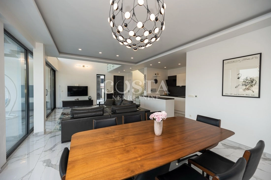 Дом 260 m2 с джакузи в Задаре, Хорватия