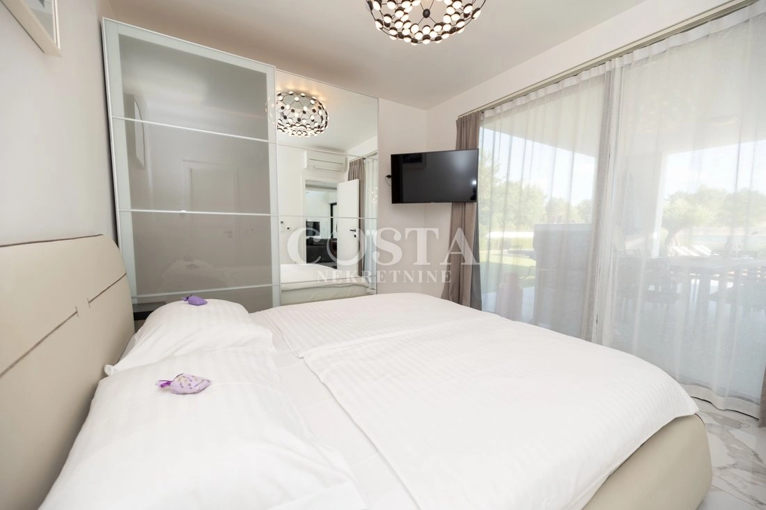 Дом 260 m2 с джакузи в Задаре, Хорватия