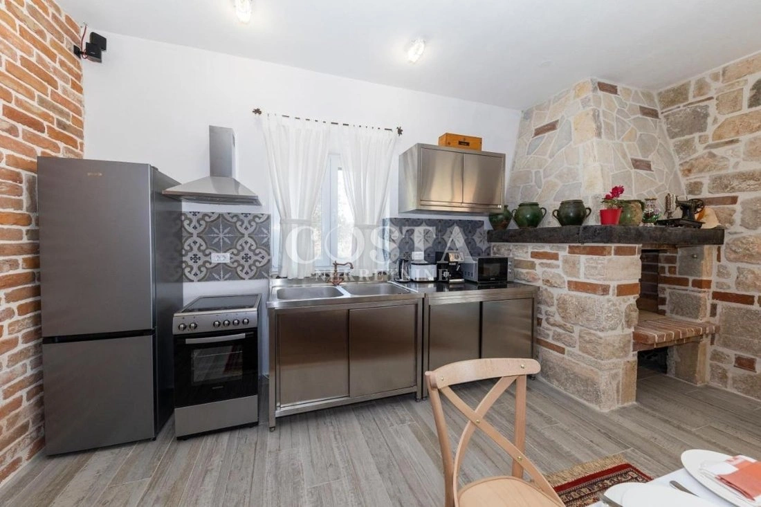 Дом 300 m2 с садом в Задаре, Хорватия