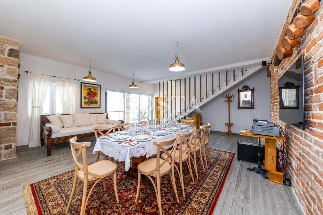 Дом 300 m2 с садом в Задаре, Хорватия