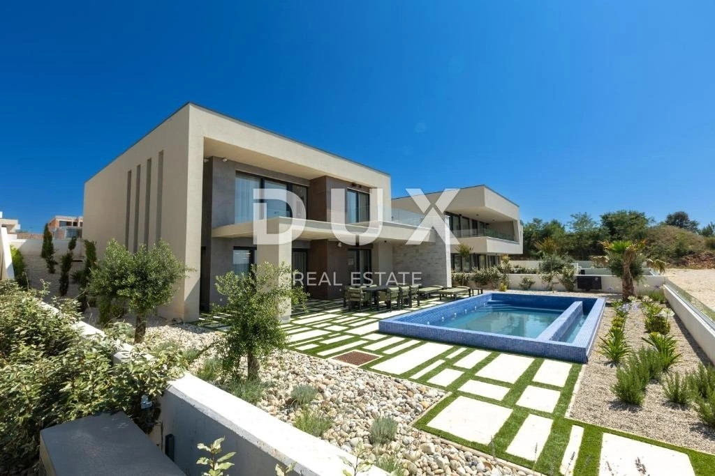 Дом 313 m2 с балконом в Задаре, Хорватия