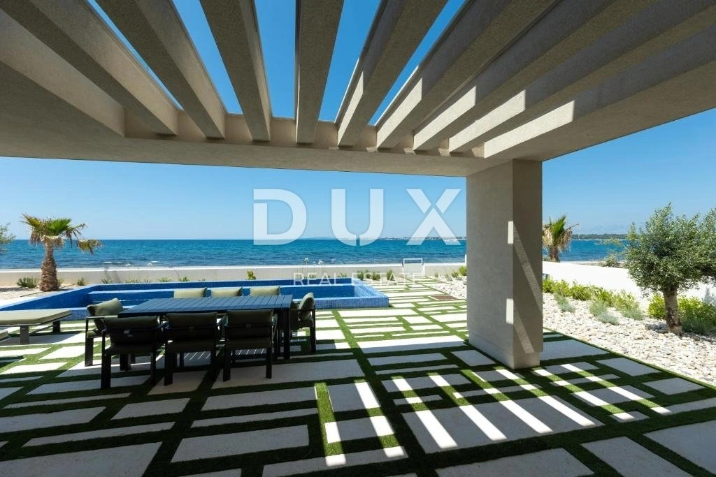 Дом 313 m2 с балконом в Задаре, Хорватия