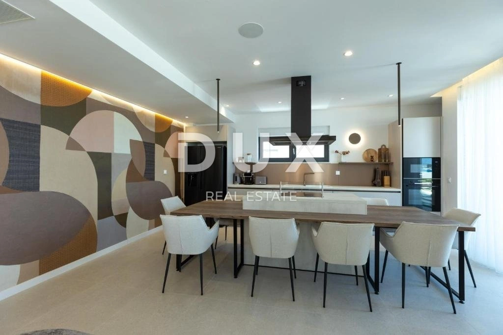 Дом 313 m2 с балконом в Задаре, Хорватия