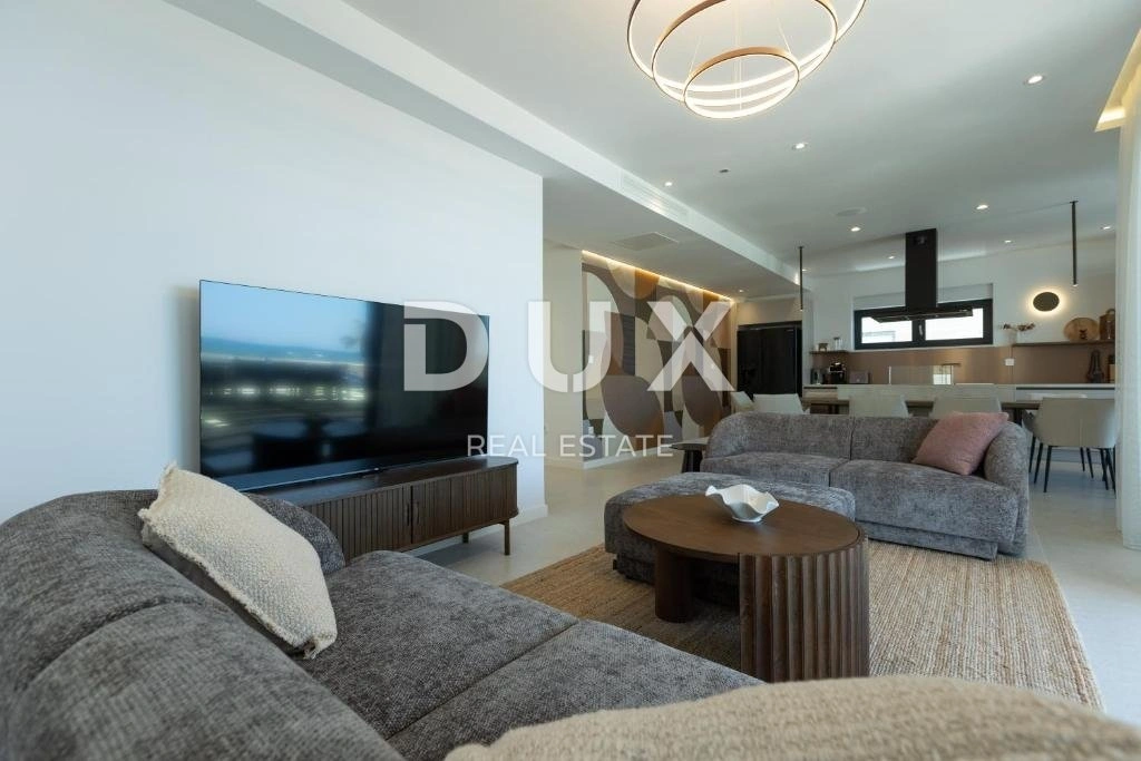 Дом 313 m2 с балконом в Задаре, Хорватия