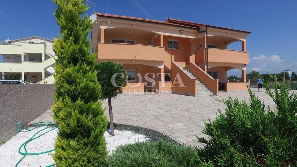 Дом 532 m2 с балконом в Задаре, Хорватия