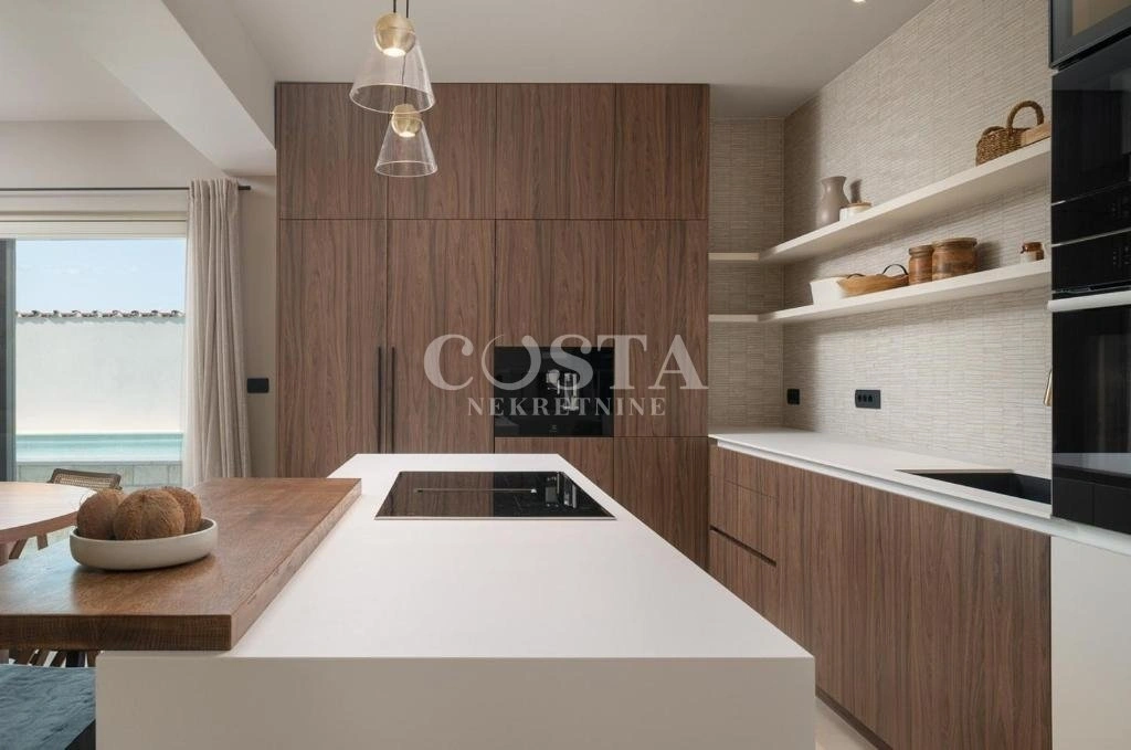 Дом 167 м² с открытым бассейном в Задаре, Хорватия