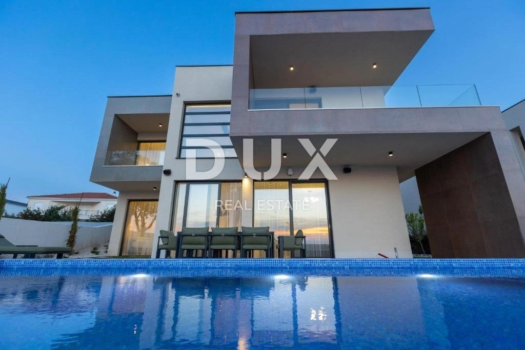 Дом 275 m2 с балконом в Задаре, Хорватия