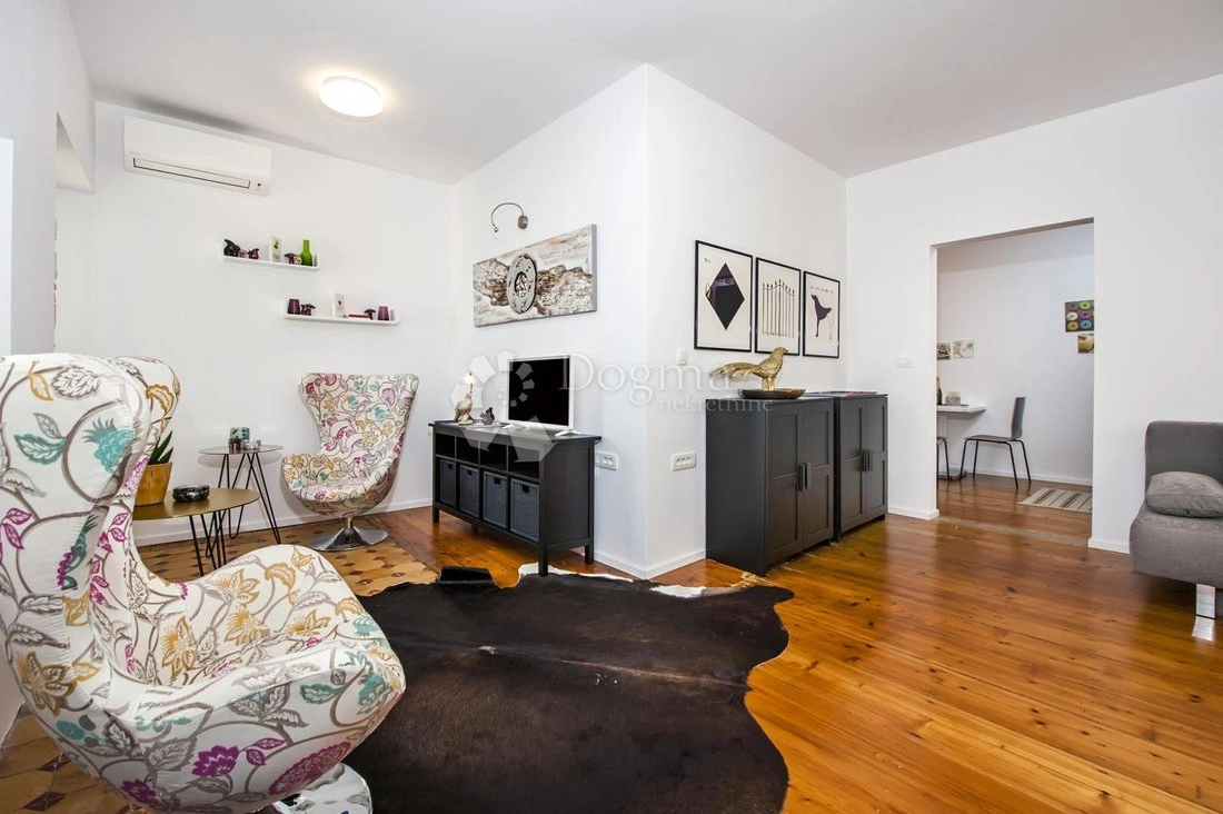 Квартира 180 m2 с камином в Ровине, Хорватия