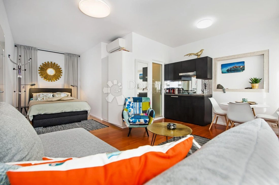 Квартира 180 m2 с камином в Ровине, Хорватия