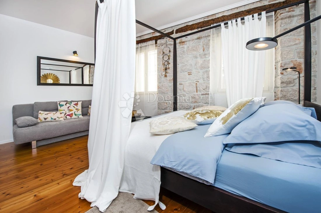 Квартира 180 m2 с камином в Ровине, Хорватия