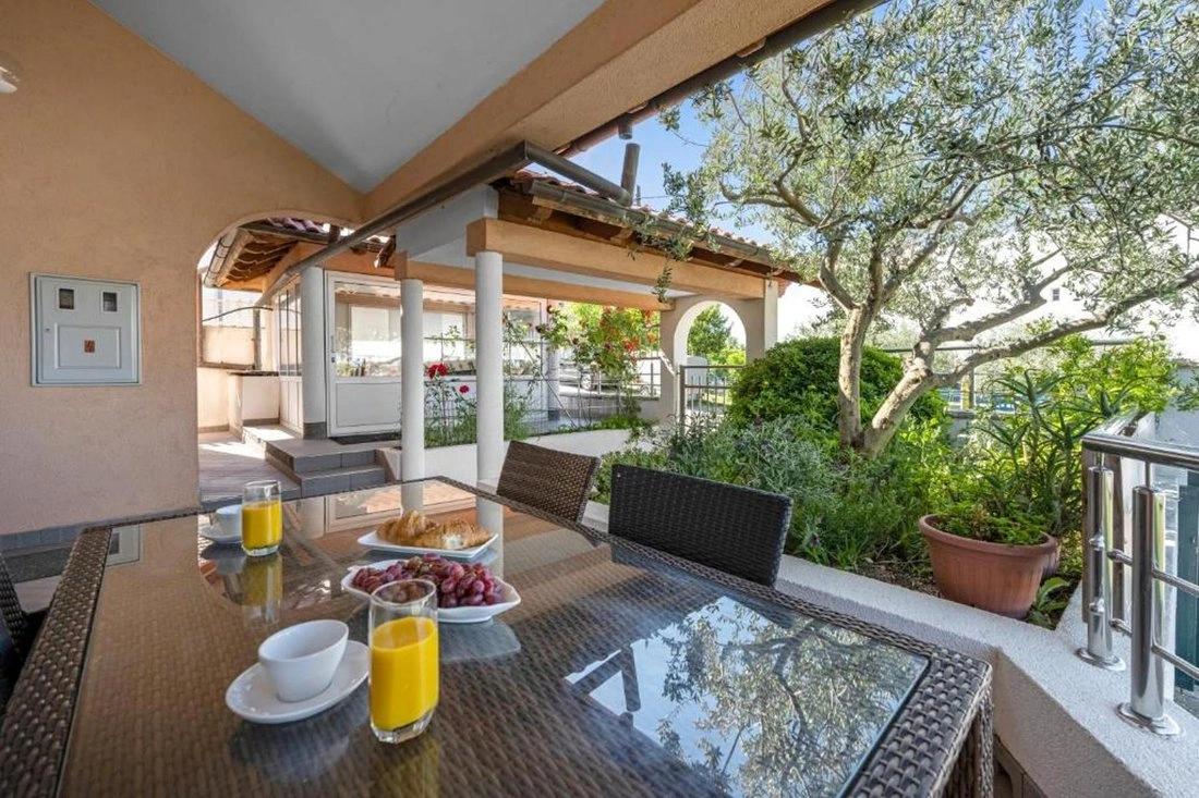 Вилла 12+1 с открытым бассейном в Шибенике, Хорватия