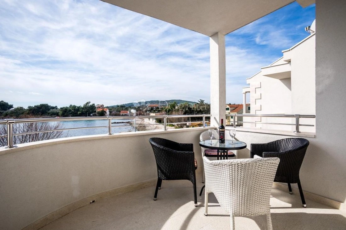 Дом 259 m2 с видом на горы в Хваре, Хорватия