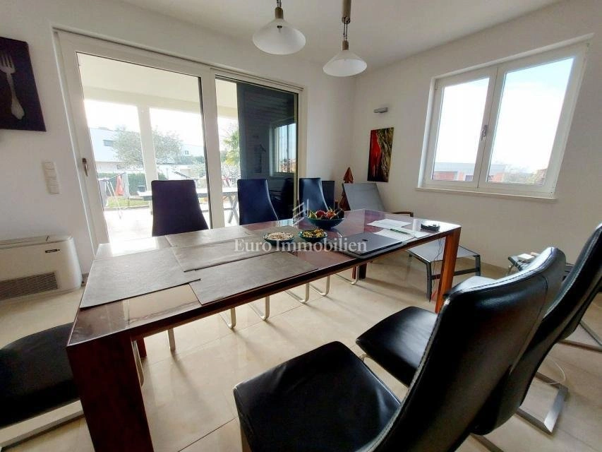 Дом 387 m2 с садом в Ровине, Хорватия